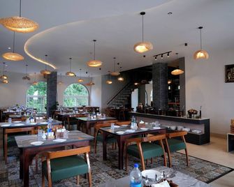 คิว เนสต์ โฮเทล คลาวด์ เอนด์ แลนส์ดาวน์ - Lansdowne - ร้านอาหาร
