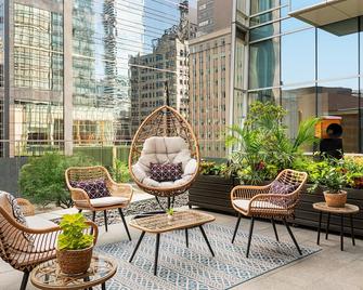 شانغريلا-La Hotel Toronto - تورونتو - شرفة مرصوفة