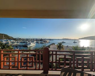 The Crown House Hotel - Philipsburg