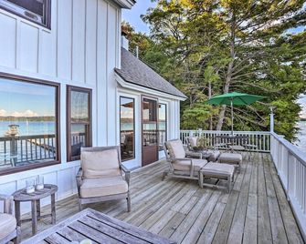 Updated Glen Arbor Cottage on Lake Dock and Mooring - 글렌 아버 - 발코니