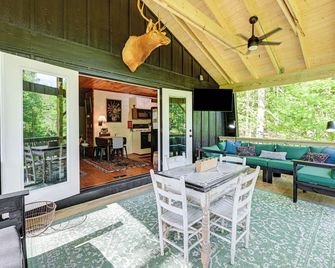 Highlands Cabin on Buck Creek about 8 Mi to Town! - Highlands