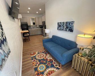 Charming 1-bedroom apartment with WiFi, AC in welcoming Springfield - Springfield - Salon