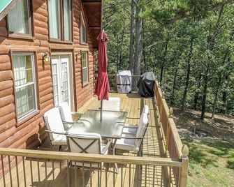 Two lakes & miles of hiking trails on 130 acres of private property 3Hills Cabin - Salem - Balcón