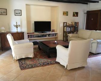 House dream, comfortable as well for 2 as for 6 people + baby. - Tamniès - Sala de estar
