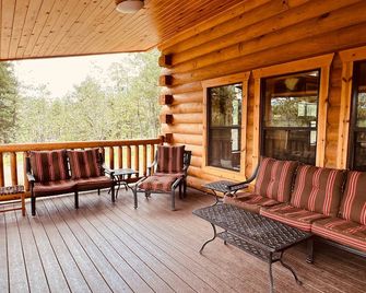 Spectacular 6 BR cabin surrounded by ponderosa pines - in Alpine - Alpine - Balcony