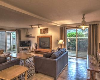 Sandcastle condo C-1 - indoor pool - Cannon Beach Property Mgmt - Cannon Beach - Wohnzimmer