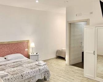 Romano B&B - Bari - Phòng ngủ