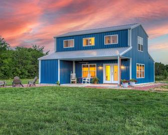 Cozy, Secluded Country Home on Acreage and pond! Wild Blue Yonder - Greenville - Gebäude