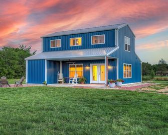 Cozy, Secluded Country Home on Acreage and pond! Wild Blue Yonder - Greenville - Budova