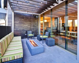 Home2 Suites by Hilton Los Angeles Montebello - Montebello - Binnenhof
