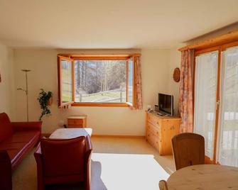 Holiday apartment Samedan for 1 - 5 persons with 2 bedrooms - Holiday house - Samedan - Living room