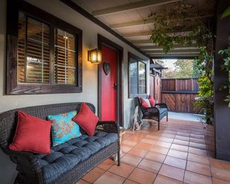Heart House At The Beach! 1 Block From The Beach In Our Comfy Bungalow. - Santa Monica - Patio