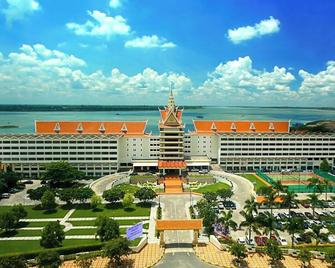 Hotel Cambodiana - Phnom Penh - Building