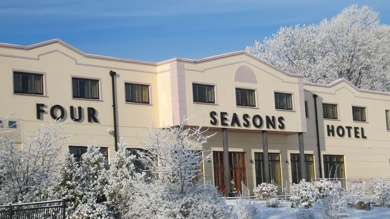 Four Seasons Hotel & Leisure Club