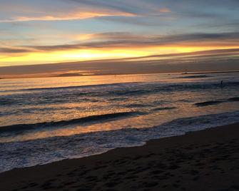 Mid Century Beach Studio, Love Shack, completely remodeled, upstairs, view - Oxnard - Beach