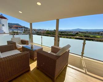 Simplycity Homestay Apartment 1 - Kremasti - Balkon