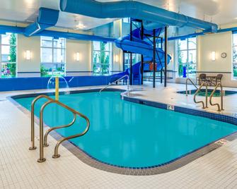 Microtel Inn & Suites by Wyndham Red Deer - Red Deer - Uima-allas