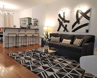 Family-Friendly Townhome Bliss:10min to Lehigh Valley Festivals & Events - Bethlehem - Living room