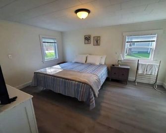 2 Bedroom Close to Town Home - Thomaston - Habitación