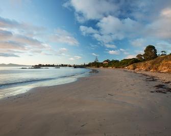 Swansea Beach Chalets - Swansea - Beach