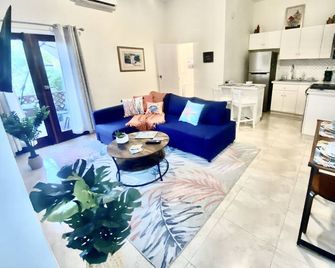 No Chores! 2 BD 2 BA in the heart of Havensight - Saint Thomas Island - Living room