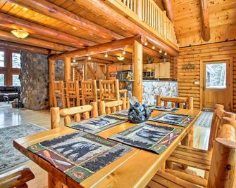 Spacious Twin Mountain Vacation Rental on 5 Acres! - Twin Mountain - Dining room
