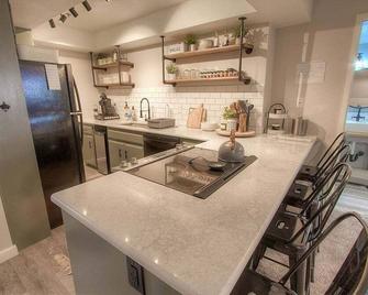 Taste of Burgundy condo - Incline Village - Cocina