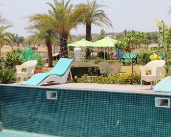 Strawberry hills saputara - Saputara - Pool