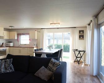 Comfortable 4-Person chalet - Uden - Wohnzimmer
