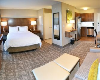 Staybridge Suites Red Deer North By IHG - Ред Дір - Спальня