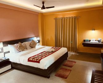 The Loft Hotel - Shiliguri - Schlafzimmer