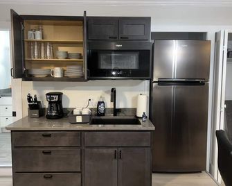 Get some rest at the Nest. - Muskegon - Kitchen