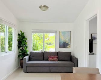 Renzzi Villas - Miami - Living room