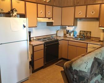 Lakeshore Condominium Cabin on Clearwater Lake - Annandale - Kitchen