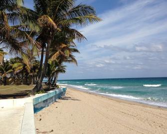 Charming Beach Villa w/ Pool, Walk to Beach in Fort Lauderdale (Sleeps 6) - Fort Lauderdale - Playa