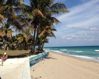 Charming Beach Villa w/ Pool, Walk to Beach in Fort Lauderdale (Sleeps 6) - Fort Lauderdale - Playa