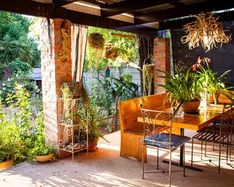 Ebonymoon Guest House And Studio - Porterville - Patio