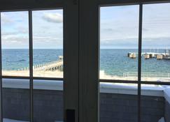 Walking Distance From Oak Bluffs Ferry Terminal with 180 Degree Ocean View - Oak Bluffs - Ban công