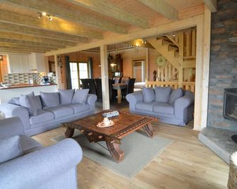 Luxury Ardennes chalet spa - Septon - Huiskamer