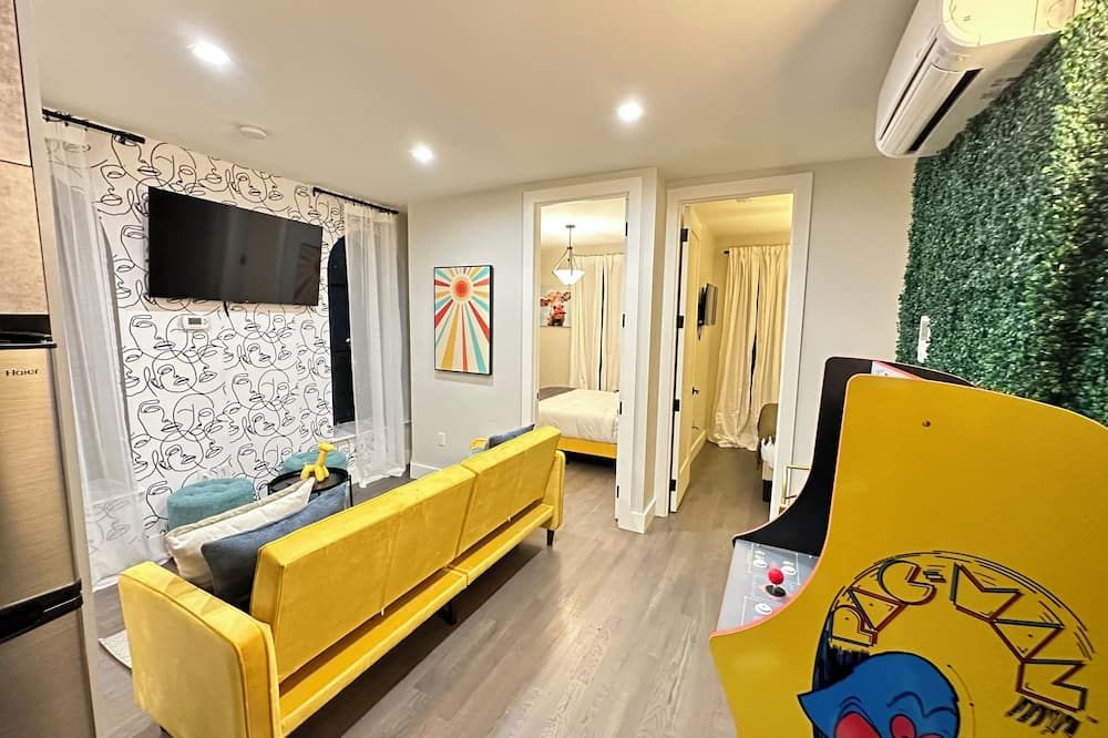 Ultimate NYC Experience 3 bedroom with Game - ניו יורק - סלון