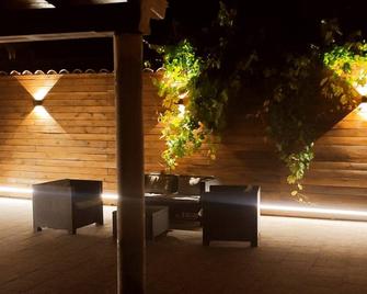 Rural house with private swimming pool, for families and friends. - Calasparra - Patio