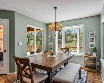 The Nut House - Lovely Home with Hot Tub home - Groveland - Jadalnia