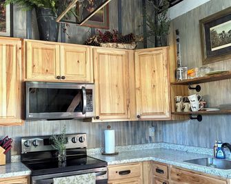 Cozy pond house nestled in nature waiting for you to enjoy - Osceola - Küche