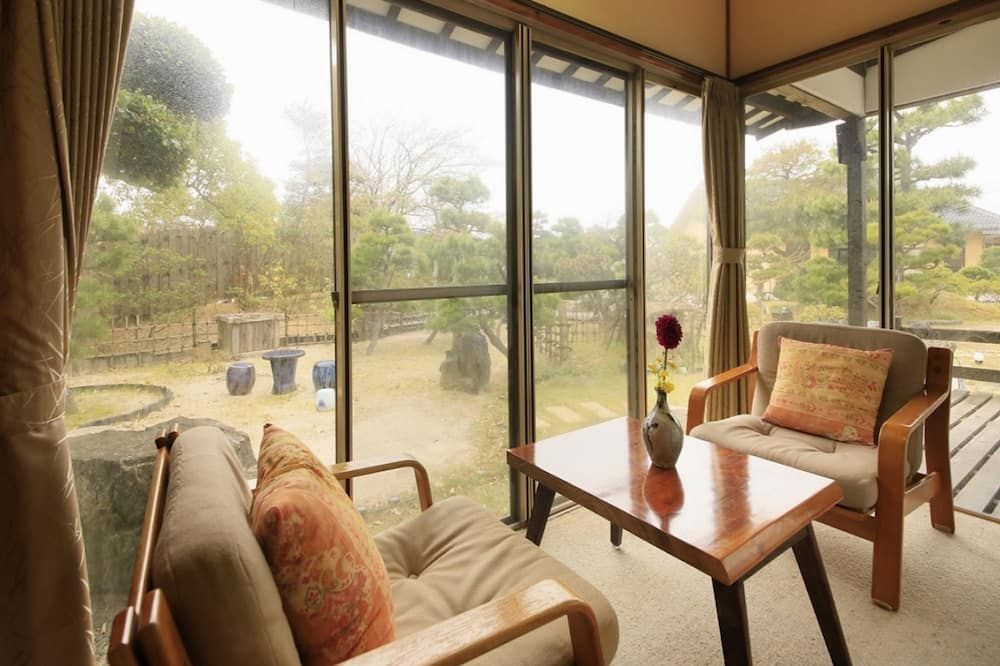 كايكي فوجا - يوناغو - غرفة معيشة