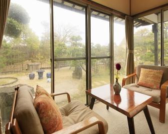 Kaike Fuga - יונאגו - סלון