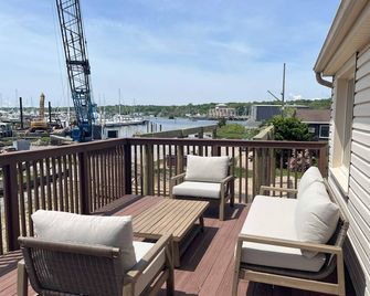 River's End Cottages - Captain's Quarters - Stonington - Balcony