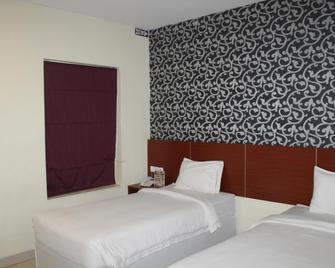 Raising Hotel Makassar - Makassar - Habitación