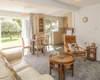 Orchard Annexe - Lymington - Living room