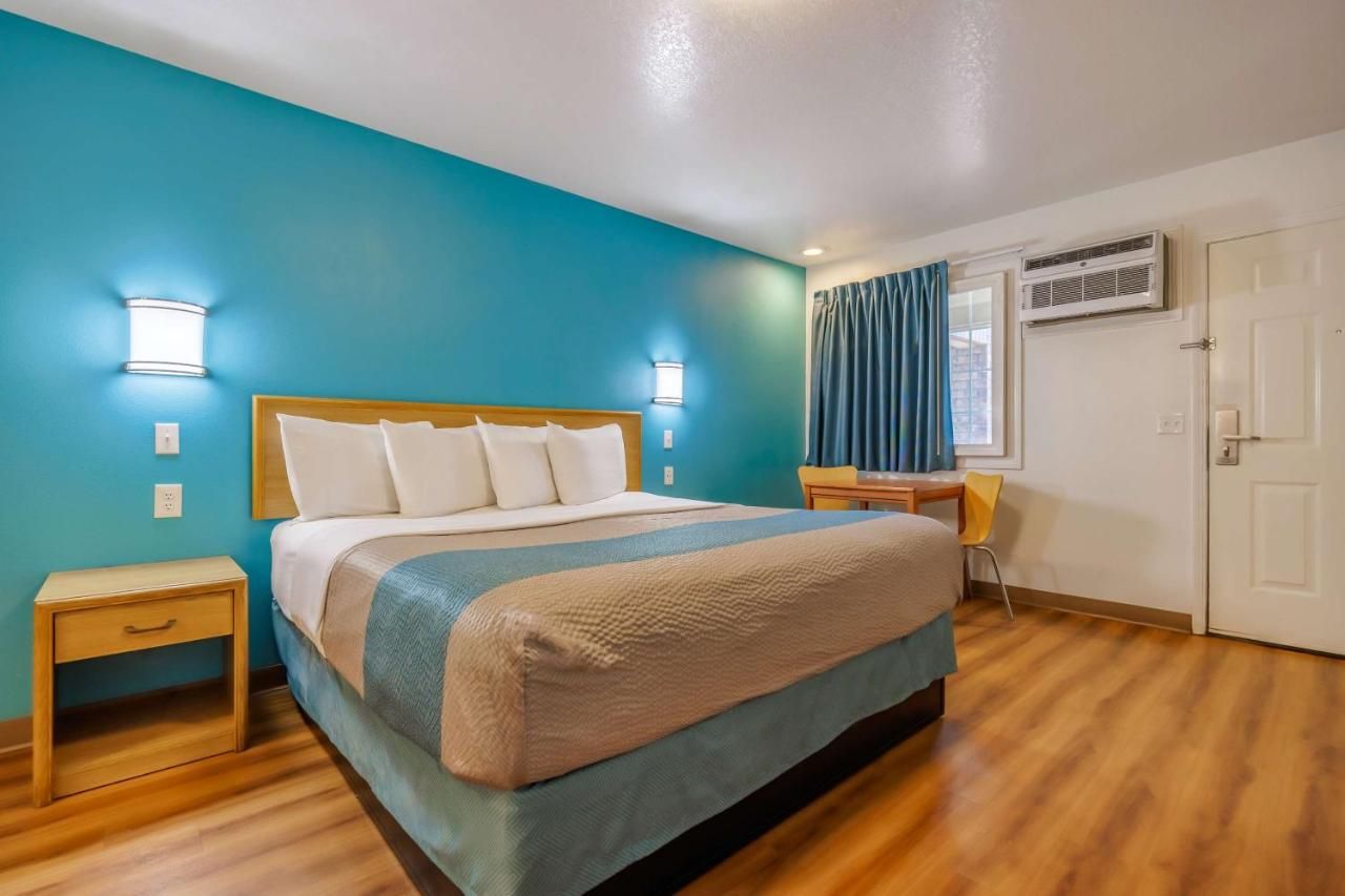 Motel 6 Canby Or