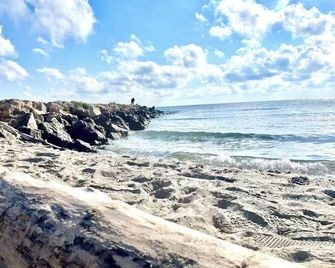 Family Hideaway · Pine Forest & Blue Flag Beach - Vernole - Strand